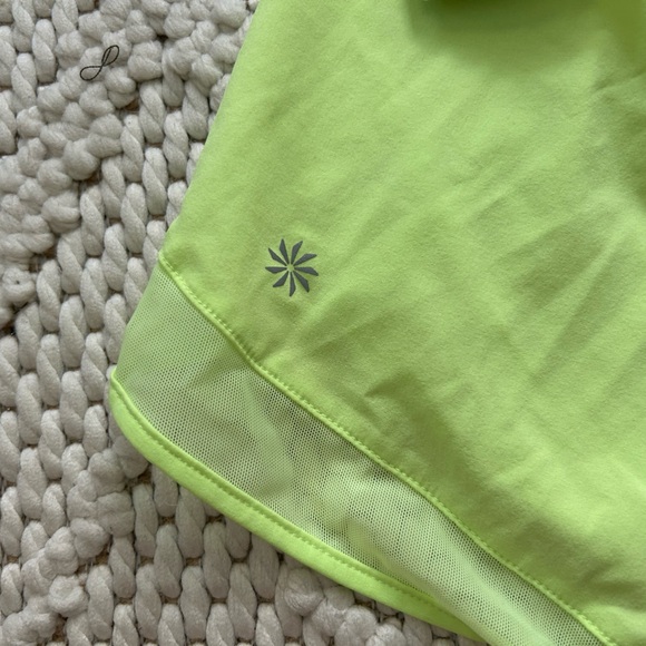 Athleta Mesh Racer Run 4” short NWT - Picture 3 of 5